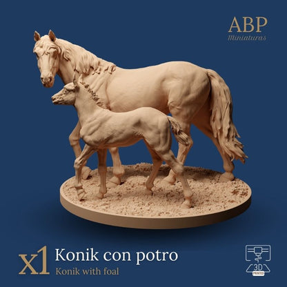 Yegua Konik con Potro