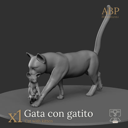 Gata con Gatito